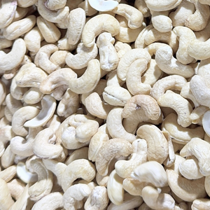 Fabrication de noix de cajou WW180, WW240, WW320, LP, WS, vente en gros de noix de cajou en vrac exportées vers l'Asie, l'UE, le Moyen-Orient - Product Image 1