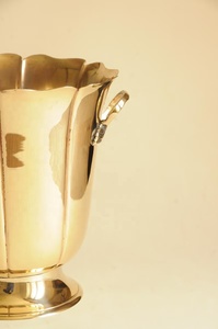 Seau à champagne en laiton à pétales cannelés, fait main, avec doubles poignées, refroidisseur à glace haut de gamme, élégant refroidisseur à vin, décoration de bar - Product Image 4