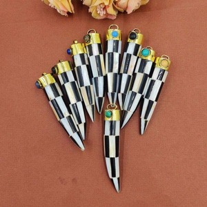 จี้เขาควายทำด้วยมือเสน่ห์เครื่องประดับธรรมชาติที่ไม่เหมือนใคร - Product Image 1