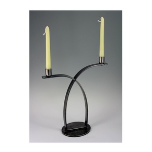 Candélabre moderne en fer forgé à double cône, élégant, 2 coupelles, design abstrait, minimaliste, avec arche métallique entrelacée - Product Image 2