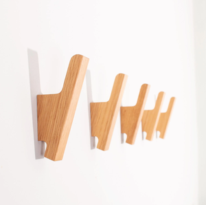 Crochets muraux en bois robustes et faciles à assembler, assortis au style de votre salon ou chambre, pour l'organisation des murs. - Product Image 1