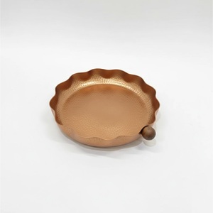 Bol de service en cuivre martelé fait main avec pieds en laiton ornés, vaisselle de cuisine, bonbonnière, centre de table, décoration intérieure, cadeau - Product Image 1