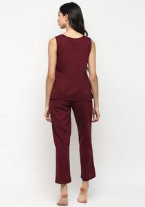 Ropa cómoda de yoga con dos bolsillos Hermosos pantalones elásticos y sin mangas de color Burdeos hechos a mano con tela de algodón suave - Product Image 4