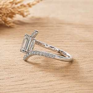 Bague de fiançailles en or massif 10K 14K 18K avec diamant de laboratoire taille émeraude et taille ronde, couleur E, clarté VVS - Product Image 4