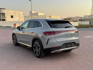 Mercedes-Benz EQE 350 4MATIC, Auto Eléctrico SUV, Tracción en las Cuatro Ruedas, Motor Doble, Batería de Litio, R19, Cuero, Techo Panorámico, Luces LED - Product Image 4
