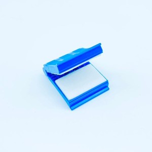 Nettoyeur de fibres optiques avec lingettes de nettoyage et bouteille, tissu non pelucheux et non abrasif, 100 feuilles de 100 mm pour les faces des connecteurs - Product Image 3