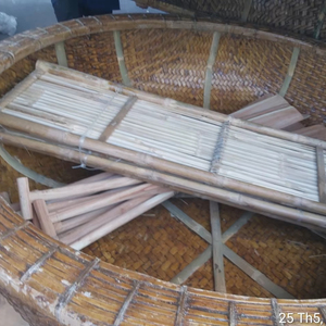 Bote de Bambú Tradicional Vietnamita con Asiento y Remo, Fabricante Mayorista de Cestas de Bambú para Exportación - Product Image 1