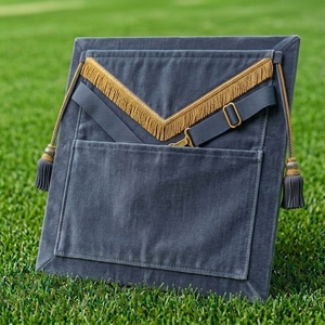 Tablier de Franc-Maçon Personnalisé de Luxe en Cuir Bleu Brodé Or 3D, Col Maçonnique à Coudre avec Pompons - Product Image 2