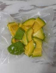 Vente en gros de purée d'avocat frais surgelé IQF et d'avocats coupés en deux (Variété Fuerte 1ère qualité) - Ms. Tarina - Product Image 3