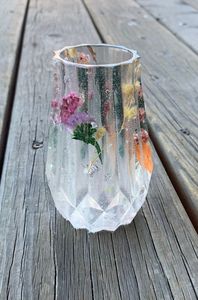 Designer <b>Resin</b> Flower Vase With Luxury Finish For Modern Homes Offices And Floral Display Purposes - Product Image 1