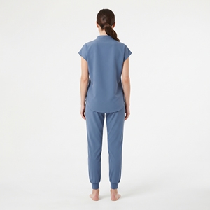 Conjunto Quirúrgico para Mujer al por Mayor, Uniforme Médico Personalizado con Logo, Blusa con Cuello en V y Pantalones Jogger para Enfermeras y Hospitales - Product Image 5