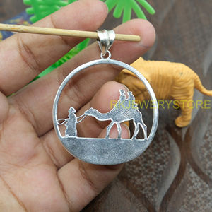 Collar con Colgante de Caravana del Desierto de Camellos en Plata de Ley 925, Hecho a Mano, Silueta Árabe, Amuleto Redondo, Joyería Nómada de Oriente Medio, Regalo - Product Image 6