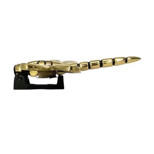 Escultura Metálica Decorativa Hecha a Mano de Lujo, Elegante Adorno para Interiores de Salas de Estar Sofisticadas, Metal Decorativo de Calidad de Exportación - Product Image 2