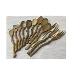 Cuchara de madera para cocinar y servir, hecha a mano de madera de haya natural, duradera y ecológica - Product Image 3