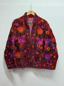 Chaqueta Suzani de Terciopelo Bordada a Mano: Abrigo Bohemio de Invierno - Product Image 6
