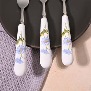 Ensemble de 4 petites fourchettes en métal en acier inoxydable avec motif marguerites en céramique pour restaurant, fruits, desserts, et service festif d'Halloween - Product Image 3