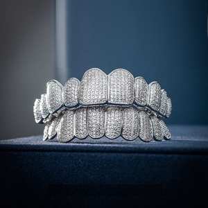 Grillz de Diamantes Personalizados – Juego Completo de Capas Dentales de Oro Blanco, Joyería de Lujo Estilo Hip Hop - Product Image 1