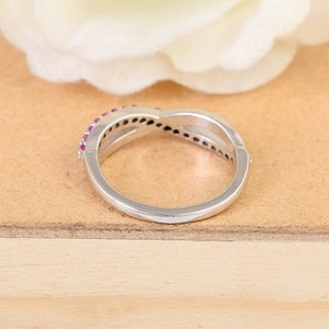 แหวนเงินแท้ 925 คุณภาพสูง ประดับพลอยแซฟไฟร์สีชมพูธรรมชาติ ดีไซน์ทันสมัย ขายดี ประดับเพชรเม็ดเล็กๆ อย่างสวยงาม - Product Image 3