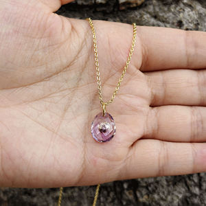 Collier minimaliste en améthyste avec petit accent en zircon cubique, pendentif en forme d'œuf, chaîne en or plaqué 18 carats. - Product Image 6