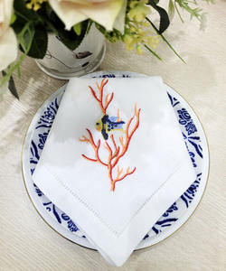 Serviettes de table en coton brodées sur mesure, style corail, avec ourlet festonné, pour événements à domicile et mariages - Product Image 3