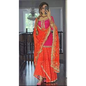 Conjunto de tres piezas de seda malaya bordada con falda dhoti de georgette sintética y dupatta con lentejuelas para fiesta (NW 3023)DC - Product Image 4