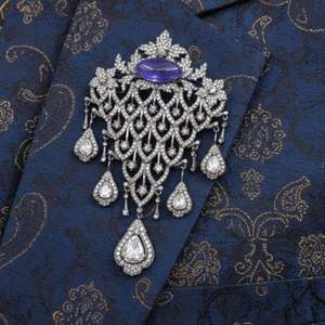 Broches unisexes plaquées or avec tanzanite et diamants, également connues sous le nom de colliers - Product Image 3