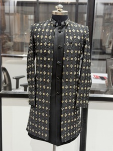 Manteau long Sherwani le plus vendu, style Indo-Occidental de créateur, pour marié, mariage et réception, Kurta Sui de luxe orné - Product Image 5