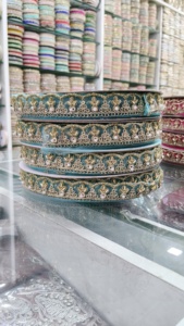 Bordure en dentelle brodée avec perles de design, bordure décorative multicolore pour vêtements ethniques, couture et projets d'artisanat - Product Image 3
