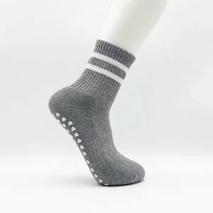 Calcetines de Pilates con Agarre y Logotipo Personalizado para Mujer, Calcetines de Yoga de Algodón Antideslizantes con Agarre en Forma de Corazón, Venta al Por Mayor OEM ODM - Product Image 1