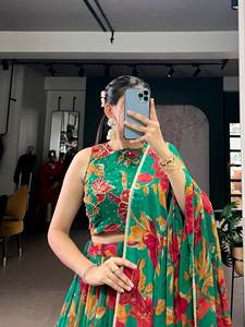 Ensemble Lehenga Choli à imprimé floral marbré avec dupatta pour les occasions festives et les mariages - Product Image 4