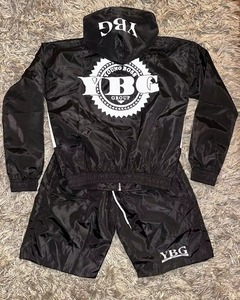 Conjunto de Chaqueta Corta con Capucha y Cremallera de Nailon y Poliéster Personalizado, Ropa Deportiva, Proveedor Mayorista de Exportación OEM ODM - Product Image 4