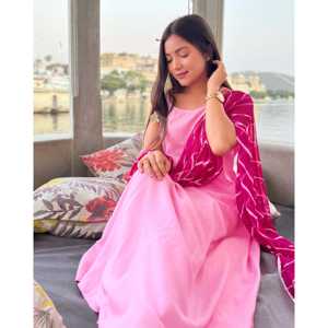 Magnifique ensemble de costume en mousseline de soie rose glycine - Taille XS - Product Image 6