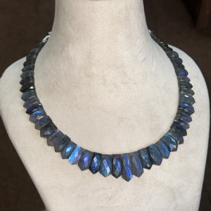 สร้อยคอโชคเกอร์ประดับลูกปัดลาบราดอไรต์แท้ ขนาด 16 นิ้ว  หินลาบราดอไรต์ธรรมชาติ เครื่องประดับแฟชั่นสำหรับผู้หญิง ราคาขายส่งจำนวนมาก - Product Image 4
