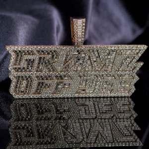 Colgante de Letra con Corte Baguette de Plata 925 Bañada en Oro de 18K, con Moissanita y Perla de Agua Dulce, Estilo Hip Hop - Regalo de Boda Unisex - Product Image 1