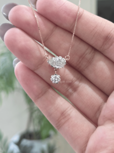 Collier pendentif en diamant de laboratoire taille ovale certifié IGI 1,90 ct en or blanc 14 carats, design classique en forme de goutte, serti à griffes, pour femme - Product Image 3