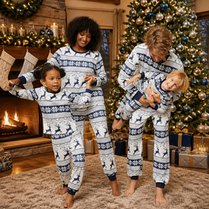 Weicher Frühlings-Weihnachts-Familien-Pyjama-Set aus Baumwolle mit Langen Ärmeln, Marineblau mit Fair Isle-Rentier-Schneeflocken-Druck, Festtagsoutfit - Product Image 2