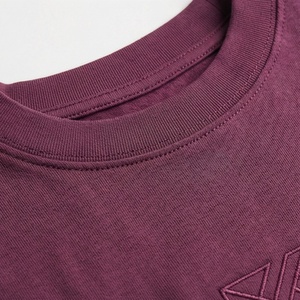 Ensemble sportif 2 pièces pour femme, couleur unie, t-shirt à manches courtes et short au-dessus du genou, coupe ample, col rond, design embossé - Product Image 4