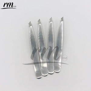 Pinzas para Cejas RMI de Acero Inoxidable con Punta Angular Plateada y Tijeras, Diseño Moderno y Duradero - Product Image 2