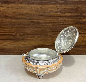 Élégant pot en verre et métal bohème Nirmala Handicrafts avec cuillère, motif nature morte en relief, pour décoration de table et de maison (pour produits secs) - Product Image 3