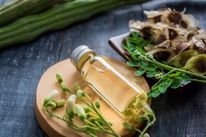 Moringa <b>Oil</b> 5 KG Pure & Natural with High Quality Manufacturer <b>Essential</b> <b>Oil</b> Bulk Supplier and Export from India at Bulk Price - Product Image 3