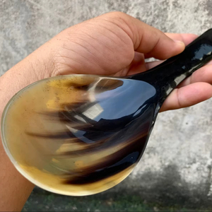 Cuillère en corne de buffle polie à manche court pour dessert, glace, soupe pour bébé - Design classique antique pour la maison, l'hôtel, le restaurant - Product Image 1