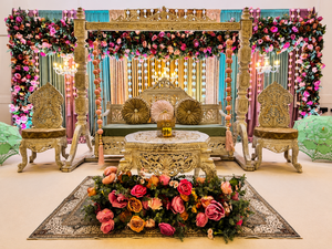 Élégante balançoire Sankheda avec chaises pour cérémonie Mehndi – Achetez une balançoire de <span class=keywords><strong>mariage</strong></span> en bois pour couples, idéale pour les séances photo de <span class=keywords><strong>mariage</strong></span> - Product Image 4