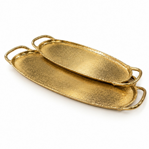 Ensemble de plateaux de service élégants en aluminium finition or, design rectangulaire martelé avec poignées en boucle |   Ensemble de vaisselle décorative pour table - Product Image 1