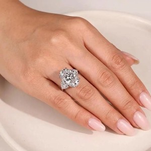 Anillo de Compromiso Ovalado con Diamante Cultivado en Laboratorio, Anillo Trilogía, Venta al por Mayor, Color DEF, Claridad VSVVS, Certificado IGI, Oro Sólido de 10K, 14K, 18K - Product Image 2