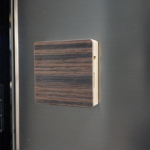 Abridor de Botellas Ecológico de Acero Inoxidable con Madera Personalizada, Diseño de Grano de Madera Amarillo, Accesorio para Teléfono Celular, Regalos Promocionales - Product Image 3