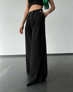 Pantalon large taille haute noir uni en satin, coupe ample, style minimaliste avec fermeture boutonnée, pour femme, collection Printemps - Product Image 2