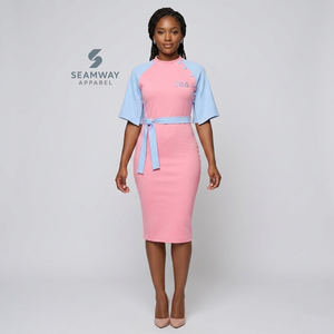 Robe moulante mi-longue Gamma Phi Delta pour femme, rose et bleue, à blocs de couleur contrastés, avec manches cape, détails boutonnés et ceinture à nouer à la taille - Product Image 6