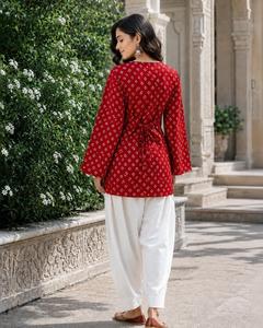 Kurti indio de algodón puro con estampado Bandhej y pantalones Farsi blancos, conjunto de kurti indio informal tradicional para mujer con borde de encaje Kodi - Product Image 4