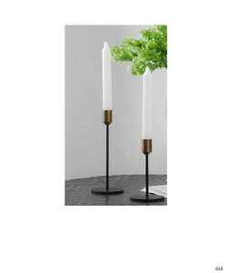 Portavelas de aluminio hecho a mano con acabado dorado, ideal para cenas románticas a la luz de las velas en espacios modernos. - Product Image 4