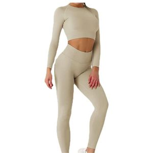 Ensemble de yoga minimaliste neutre, haut à manches longues sans couture, leggings taille haute assortis, beige - Product Image 1